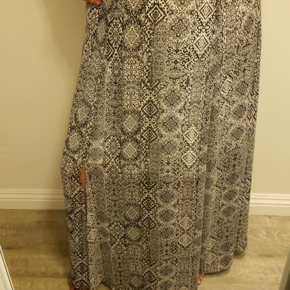 Torrid Beautiful Long Dress! Size 1! - Picture 4 of 4